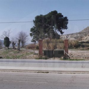 Puerta de El Regajal, en el terreno previsto para la urbanización del Polígono Industrial Gonzalo Chacón, en Aranjuez