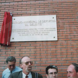 Placa conmemorativa de la inauguración del Centro Municipal de Deportes «El Deleite» en Aranjuez