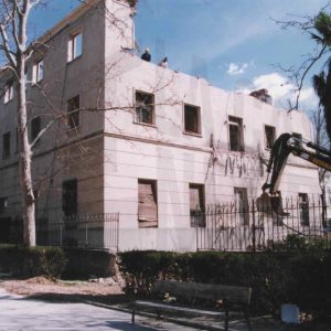 Obras de derribo de la antigua Clínica del Dr. Hermida, en Aranjuez