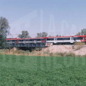 Pancartas en la acampada reivindicativa sobre la Presa del Palacio, junto al Jardín de la Isla, en Aranjuez