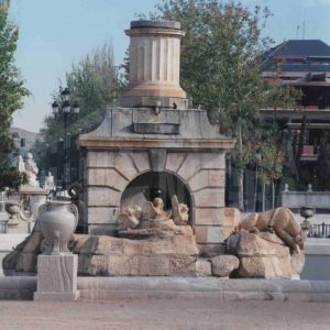 Fuente de Hércules y Anteo sin sus figuras, en proceso de restauración, en el Jardín del Parterre en Aranjuez