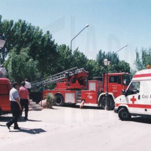 Servicios de emergencia en el puente colgante de El Castillo tras su desplome, en Aranjuez