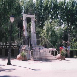 Puente colgante de El Castillo clausurado tras su desplome, en Aranjuez