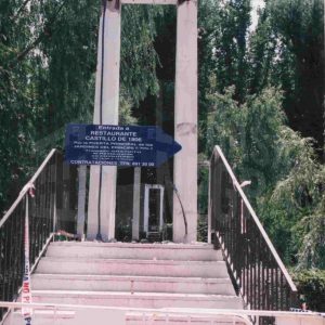 Puente colgante de El Castillo clausurado tras su desplome, en Aranjuez