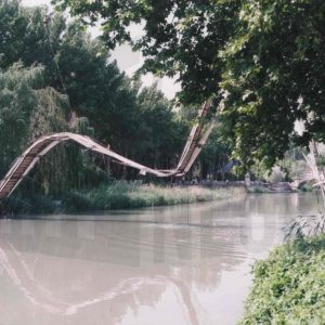 Obras de desmontaje del puente colgante de El Castillo tras su desplome, en Aranjuez