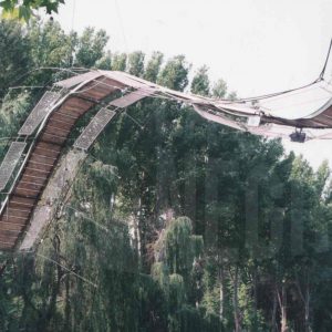 Obras de desmontaje del puente colgante de El Castillo tras su desplome, en Aranjuez