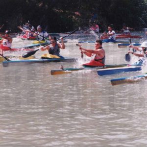 Piragüistas participando en el xxIV Raphel del Tajo en Aranjuez