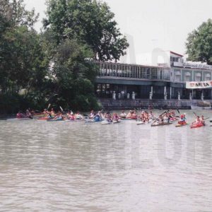 Piragüistas participando en el xxIV Raphel del Tajo en Aranjuez