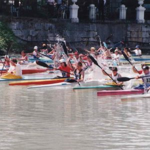 Piragüistas participando en el xxIV Raphel del Tajo en Aranjuez
