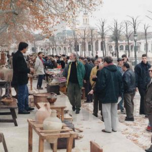 Mercadillo de artesanía organizado con motivo de las fiestas navideñas en Aranjuez