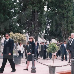 Cortejo fúnebre a su llegada al panteón familiar durante el entierro de Victoria Kamhi en Aranjuez