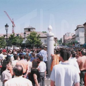 Concentración ciudadana ante el Ayuntamiento de Aranjuez para exigir la liberación de Miguel Ángel Blanco, secuestrado por la banda terrorista ETA