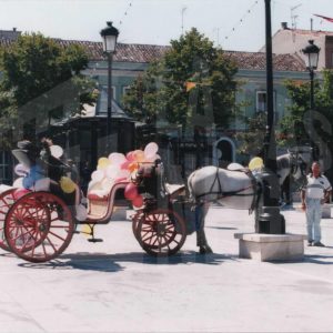 Coche de caballos en la Plaza de la Constitución en Aranjuez