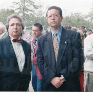 El director Enrique García Asensio y Ramón Peche antes del concierto de la Banda Sinfónica Municipal de Madrid con motivo de las Fiestas de Mayo en Aranjuez