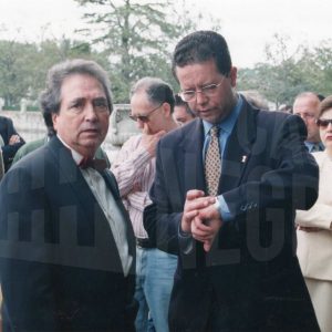 El director Enrique García Asensio y Ramón Peche antes del concierto de la Banda Sinfónica Municipal de Madrid con motivo de las Fiestas de Mayo en Aranjuez