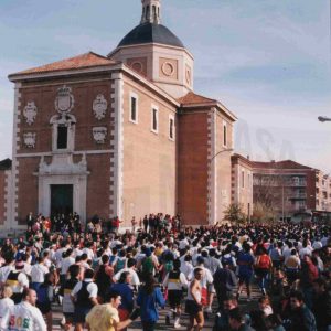 14ª edición de la Carrera Popular Villa de Aranjuez a su paso por la iglesia de Nuestra Señora de las Angustias