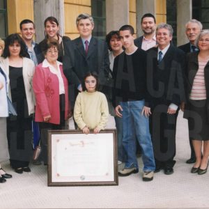José Luis Lindo con su familia tras la ceremonia de entrega del título de Cronista Oficial