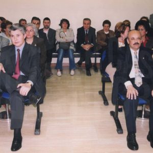 Florencio Hernández y José Luis Lindo en el acto de entrega de sus nombramientos como Cronistas Oficiales de Aranjuez entre el público asistente al acto