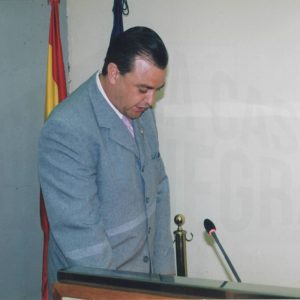 Miguel Ángel Gálvez, del Partido Popular, jura o promete su cargo como concejal del Ayuntamiento de Aranjuez en el acto de constitución de la nueva Corporación Municipal tras las elecciones de mayo de 2003