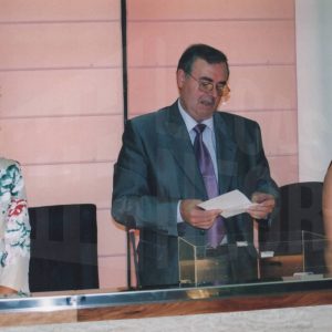 La mesa de edad hace el recuento de votos para la elección de alcalde en el acto de constitución de la nueva Corporación Municipal tras las elecciones de mayo de 2003