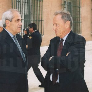 El Delegado de Patrimonio Nacional, Javier Trueba, y el duque de Fernán-Núñez conversan durante los actos de la Fiesta de la Policía Nacional en Aranjuez