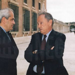 El Delegado de Patrimonio Nacional, Javier Trueba, y el duque de Fernán-Núñez conversan durante los actos de la Fiesta de la Policía Nacional en Aranjuez