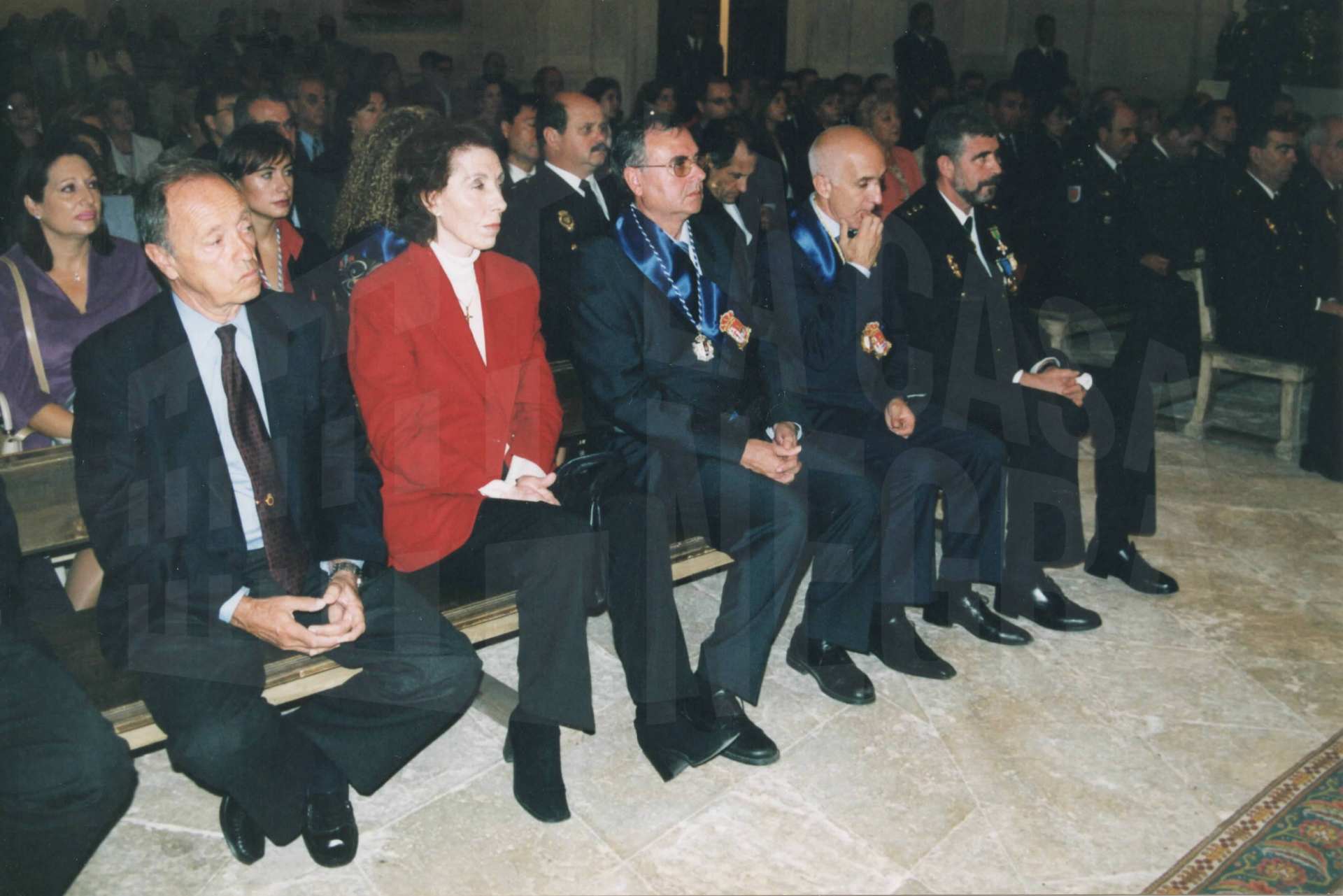 Asistentes a la misa en la Capilla del Palacio Real con motivo de la Fiesta de la Policía Nacional en Aranjuez