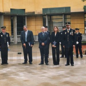 El Alcalde de Aranjuez, Jesús Dionisio, y otras personas durante los actos de la Fiesta de la Policía en Aranjuez