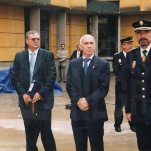 El Alcalde de Aranjuez, Jesús Dionisio, y otras personas durante los actos de la Fiesta de la Policía en Aranjuez