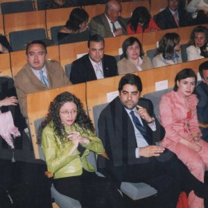 Miembros de la Corporación Municipal y otras personas durante el acto de celebración del 25 aniversario de la Constitución en Aranjuez