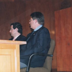 El ex-Alcalde José Mª Cepeda y otras personas durante el acto de celebración del 25 aniversario de la Constitución en Aranjuez