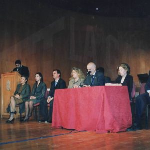 El Alcalde, Jesús Dionisio, miembros de la Corporación Municipal y la Secretaria General del Ayuntamiento  durante el Pleno Extraordinario por el  25 aniversario de la Constitución en Aranjuez