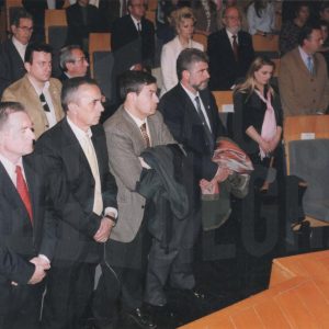 Intervención del Alcalde, Jesús Dionisio, y otras personas durante la celebración del Pleno Extraordinario en el 25 aniversario de la Constitución en Aranjuez