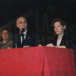 Intervención del Alcalde, Jesús Dionisio, y otras personas durante la celebración del Pleno Extraordinario en el 25 aniversario de la Constitución en Aranjuez