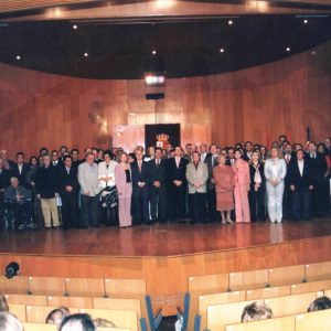 Miembros de todas las Corporaciones Municipales de Aranjuez desde 1979  tras el acto de celebración del 25 aniversario de la Constitución
