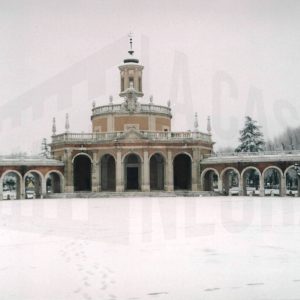 Iglesia y plaza de San Antonio en Aranjuez tras una nevada