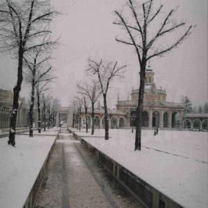 Iglesia y plaza de San Antonio en Aranjuez tras una nevada
