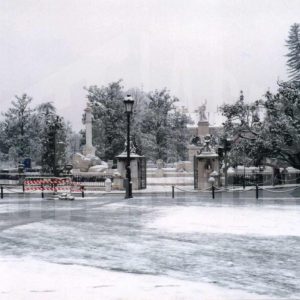 Glorieta de Santiago Rusiñol y Jardín del Parterre en Aranjuez tras una nevada