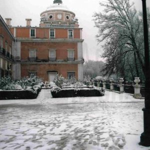 Jardín de la Reina y el Palacio Real en Aranjuez tras una nevada