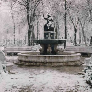 Fuente de Baco y alrededores en el Jardín de la Isla de Aranjuez tras una nevada