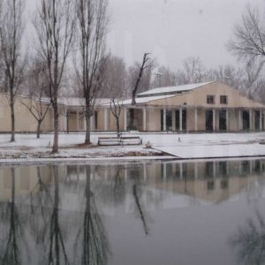 Instalaciones de la Piragüera de Aranjuez vistas desde el Jardín del Príncipe tras una nevada