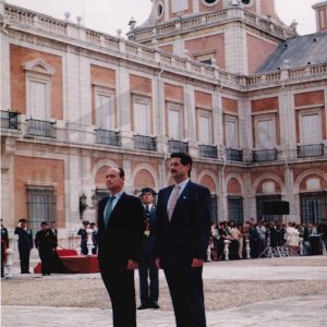 El  Alcalde de Aranjuez, José María Cepeda y el Director General de la Guardia Civil, durante el acto de despedida a los tenientes cadetes en Aranjuez
