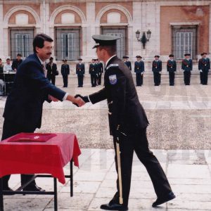 El  Alcalde de Aranjuez, José María Cepeda y el Director General de la Guardia Civil, durante el acto de despedida a los tenientes cadetes en Aranjuez