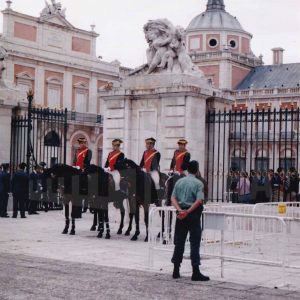 Escuadrones de Caballería de la Guardia Civil durante el acto de despedida a los tenientes cadetes en Aranjuez