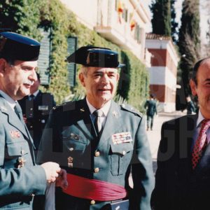 El Director General de la Guardia Civil, Santiago Valdivielso,  junto al Teniente Coronel Juan Carlos Rodríguez Búrdalo, durante el acto de rejura de bandera de la 2ª promoción de la Academia de Aranjuez