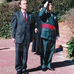 El Director General de la Guardia Civil, Santiago Valdivielso,  junto a un oficial durante el acto de rejura de bandera de la 2ª promoción de la Academia de Aranjuez