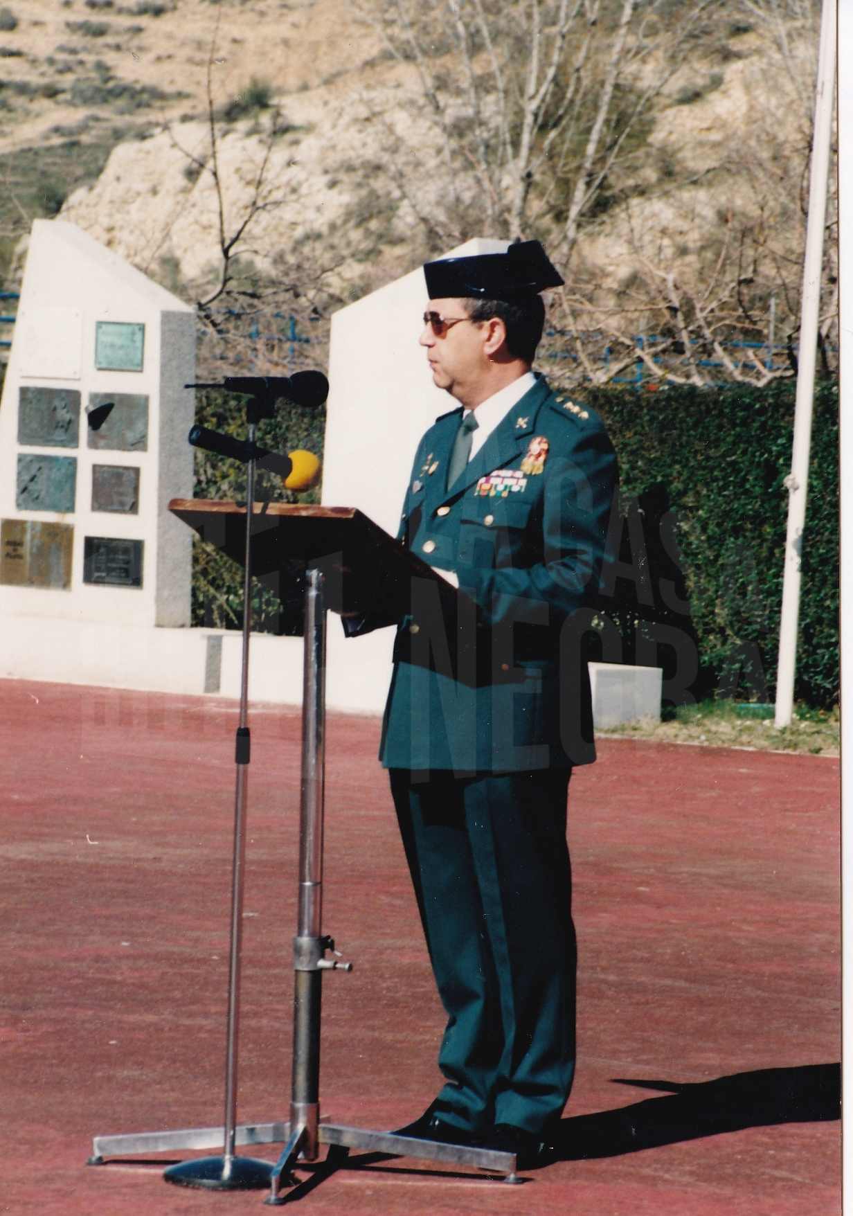 El Director de la Academia de Oficiales de la Guardia Civil, Rafael Yuste Martínez, durante el acto de rejura de bandera de la 2ª promoción de la Academia de Aranjuez