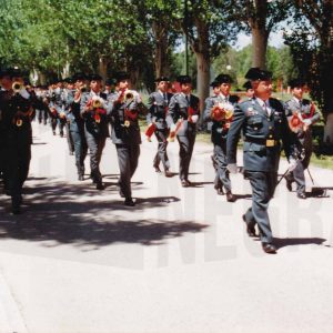 Banda de música de la Guardia Civil, desfilando durante el acto de fin de curso de la Academia de Aranjuez