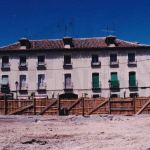 Casa del «Bellotero» vista desde el solar del edificio de «La Casa Negra», tras su demolición, en Aranjuez