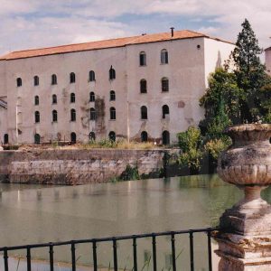 Antigua Fábrica de Harinas desde el Jardín del Parterre en Aranjuez